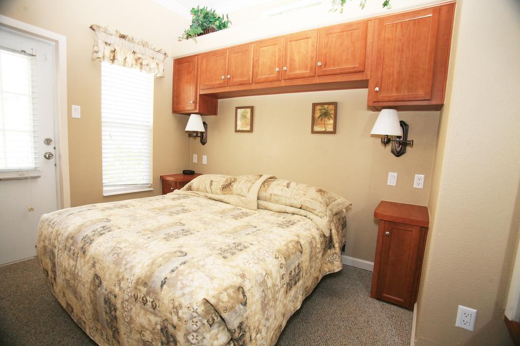 Tropical Palms Resort & Campground 키시미 외부 사진